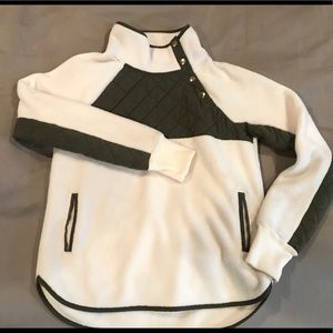 Abercrombie & Fitch Asymmetric Snap Pullover